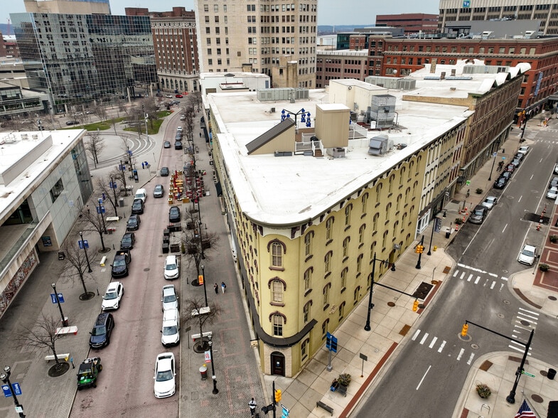 100-110 Monroe Center St NW, Grand Rapids, MI for sale - Building Photo - Image 3 of 10