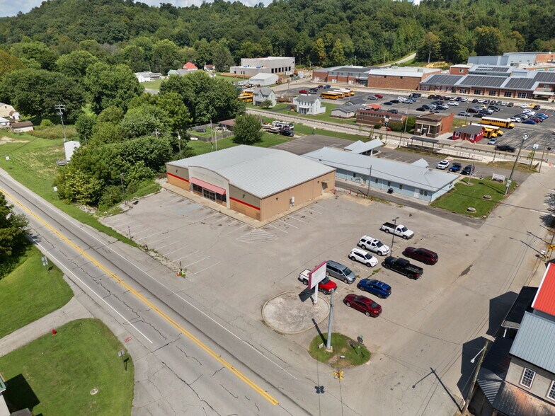 109 W Water St, Borden, IN à vendre - Photo du bâtiment - Image 2 de 17