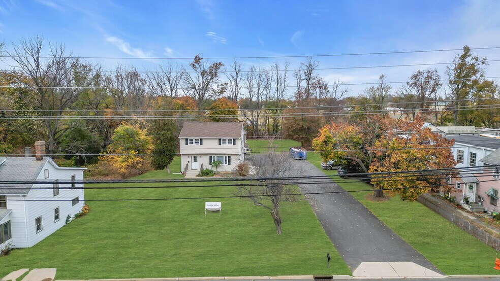 369 W Main St, Freehold, NJ à vendre - Photo du bâtiment - Image 3 de 12