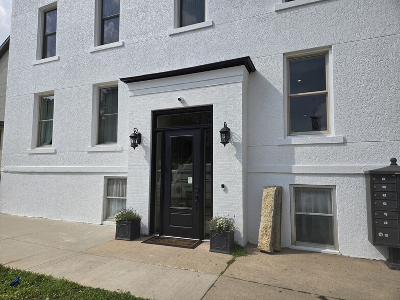 202 W Main St, Decorah, IA for sale - Building Photo - Image 2 of 21