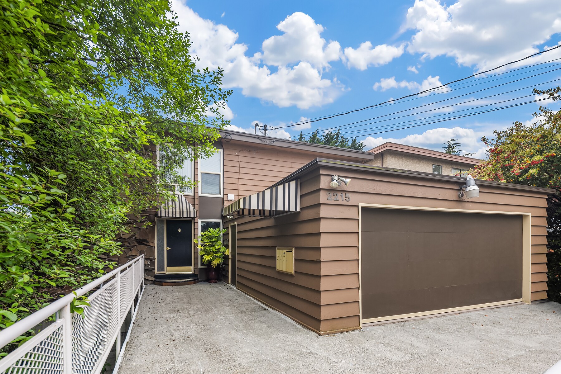 2215 W Raye St, Seattle, WA à vendre Photo du bâtiment- Image 1 de 11