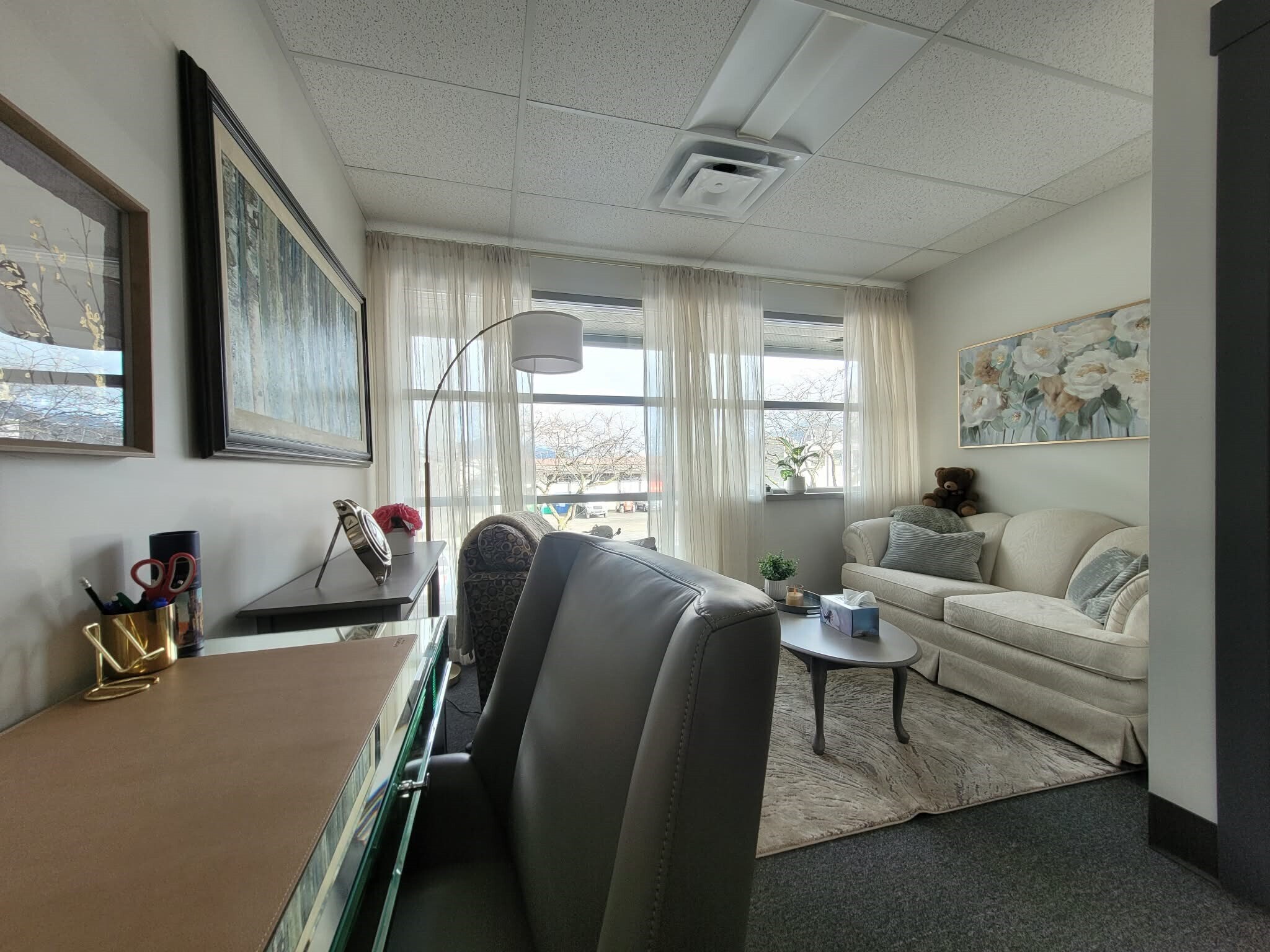 1715 Dickson Av, Kelowna, BC for lease Interior Photo- Image 1 of 3