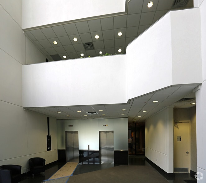 20 Crossways Park Dr N, Woodbury, NY à louer - Photo intérieure - Image 2 de 2