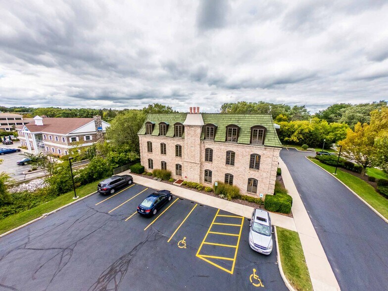 17100 W North Ave, Brookfield, WI à louer - Photo du bâtiment - Image 3 de 9