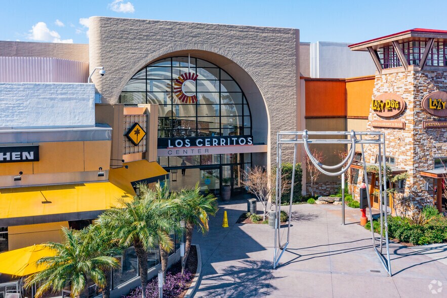 239 Los Cerritos Mall, Cerritos, CA à louer - Photo du bâtiment - Image 2 de 18