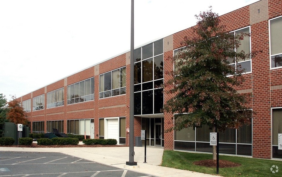 35 New England Business Center Dr, Andover, MA for lease - Building Photo - Image 2 of 13