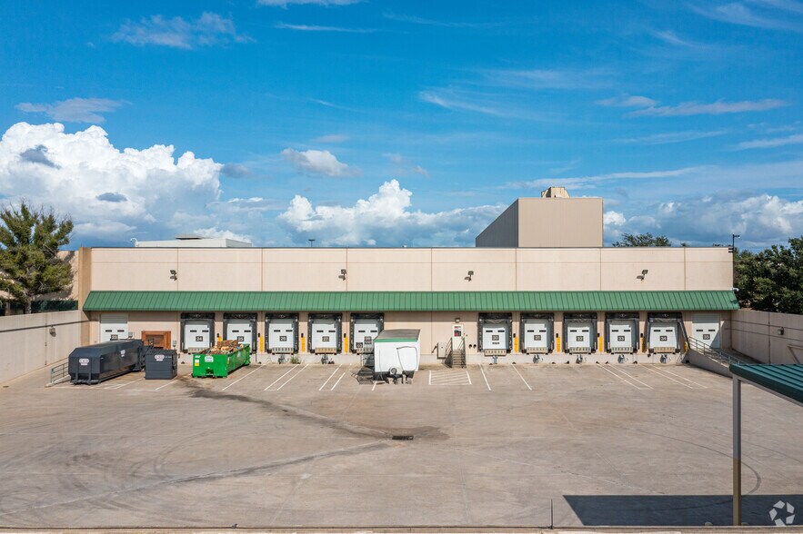5555 N Beach St, Fort Worth, TX à louer - Photo du bâtiment - Image 2 de 7