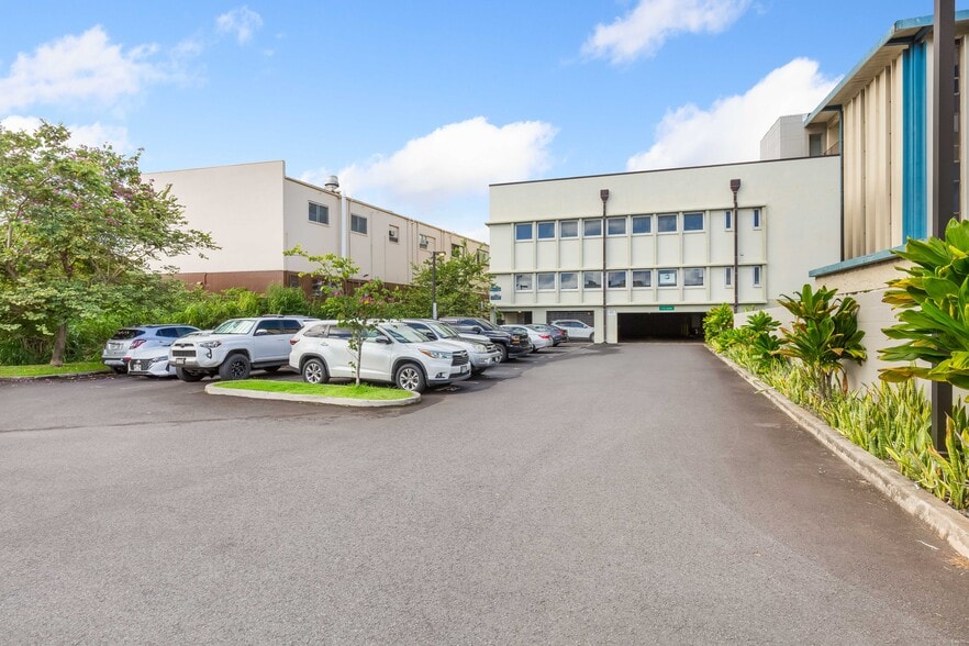 45-943 Kamehameha Hwy, Kaneohe, HI à louer - Photo du bâtiment - Image 3 de 7