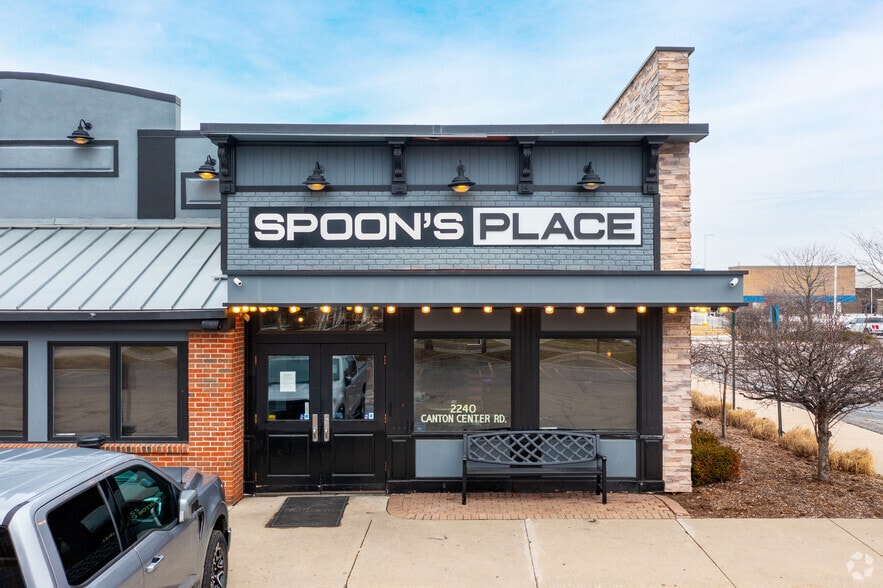 2240 N Canton Center Rd, Canton, MI for lease - Building Photo - Image 2 of 5