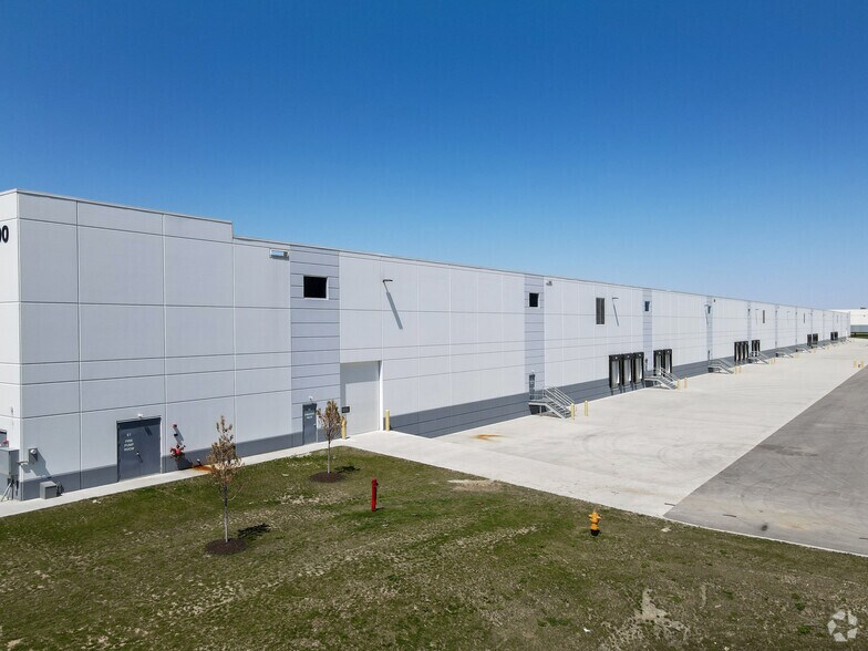 9400 Bradford Rd, Plainfield, IN à louer - Photo du bâtiment - Image 2 de 3