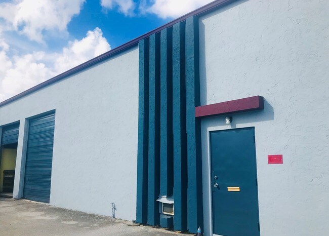 Plus de détails pour 2601-2621 NW 17th Ln, Pompano Beach, FL - Industriel à louer