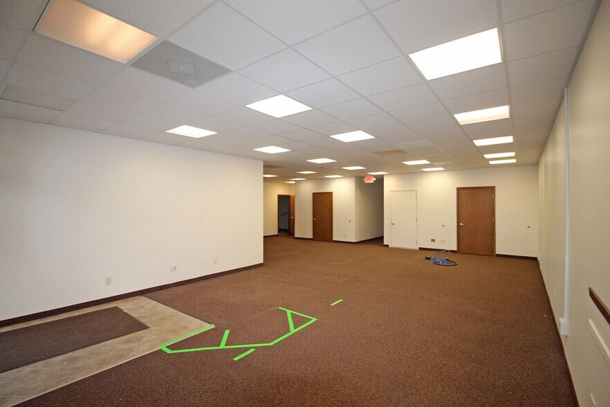360 N Main St, Bluffton, IN for lease - Interior Photo - Image 3 of 5