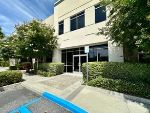 301-313 Piercy Rd, San Jose, CA à louer Photo du bâtiment- Image 1 de 8