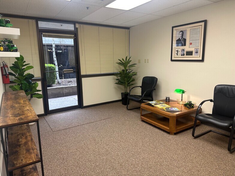 5100 California Ave, Bakersfield, CA à louer - Photo intérieure - Image 3 de 12