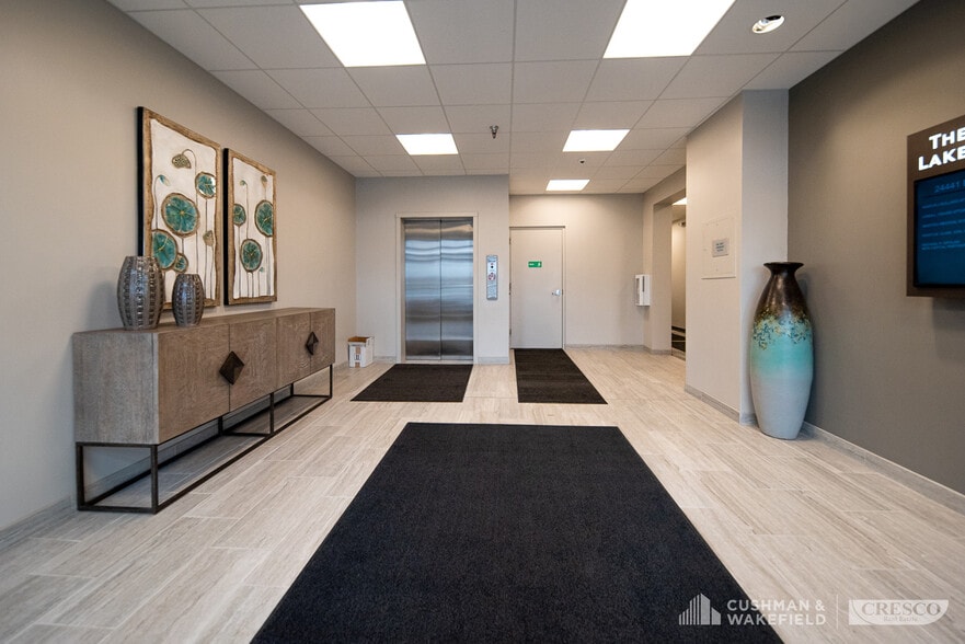 24441-24481 Detroit Rd, Westlake, OH à louer - Hall d’entrée - Image 2 de 6