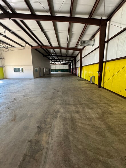 130-255 Lone Star Pky, White Oak, TX for lease - Interior Photo - Image 3 of 4