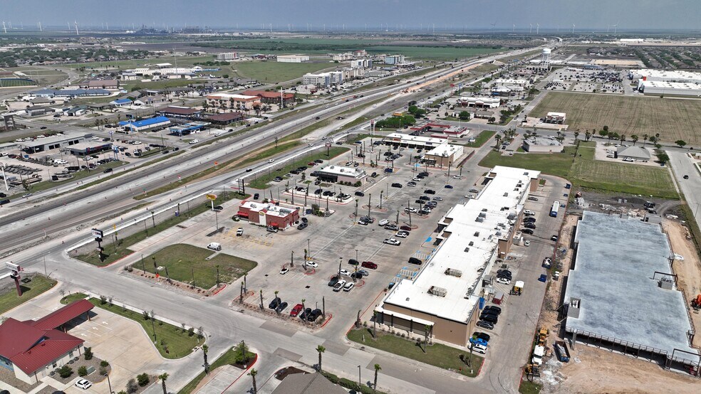 1702 Highway 181 Hwy, Portland, TX à louer - Photo du bâtiment - Image 3 de 13