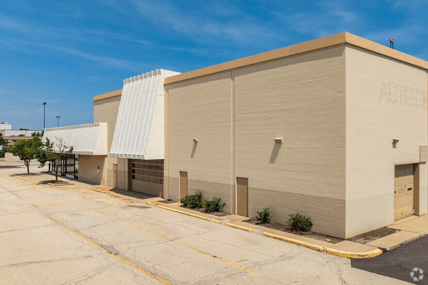 890 Perimeter Dr, Schaumburg, IL à vendre - Photo du bâtiment - Image 3 de 5