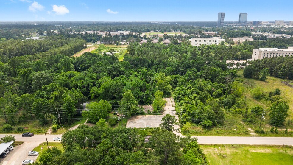 9058 Tamina Rd, Shenandoah, TX à vendre - Photo du bâtiment - Image 3 de 26