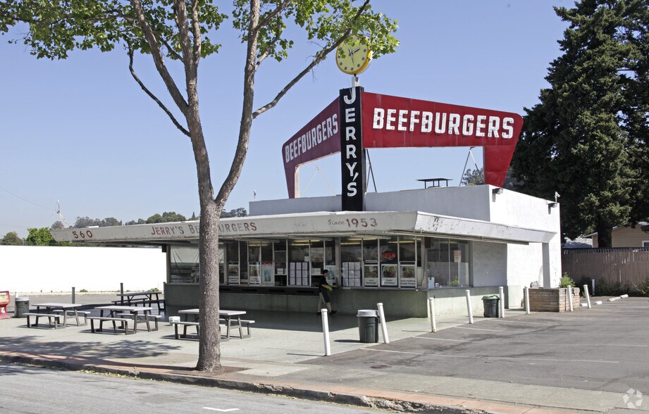 560 MacArthur Blvd, San Leandro, CA for sale - Building Photo - Image 2 of 22