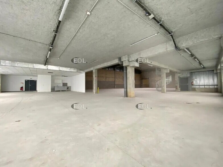 Industrial in Lieusaint for lease - Building Photo - Image 3 of 20