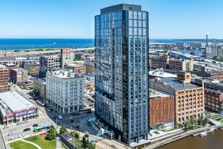 Plus de détails pour 333 N Water St, Milwaukee, WI - Commerce de détail à louer