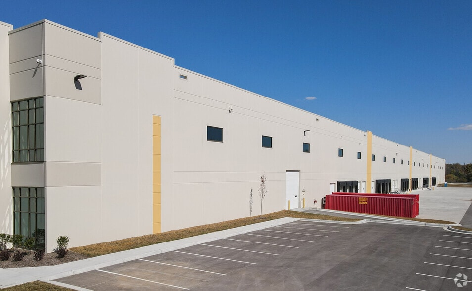 5325 Seerley Rd, Indianapolis, IN for lease - Building Photo - Image 2 of 2