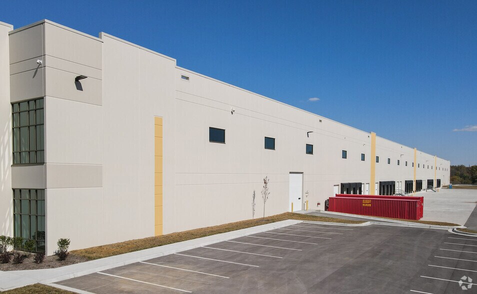 5325 Seerley Rd, Indianapolis, IN à louer - Photo du bâtiment - Image 2 de 2