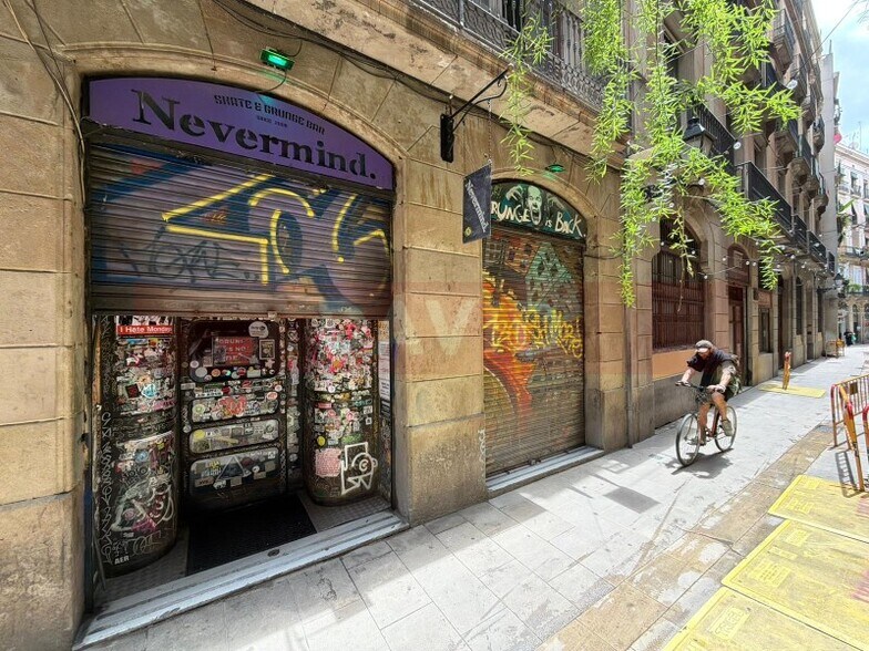 Immeuble residentiel dans Barcelone, Barcelona à vendre - Photo du bâtiment - Image 1 de 4