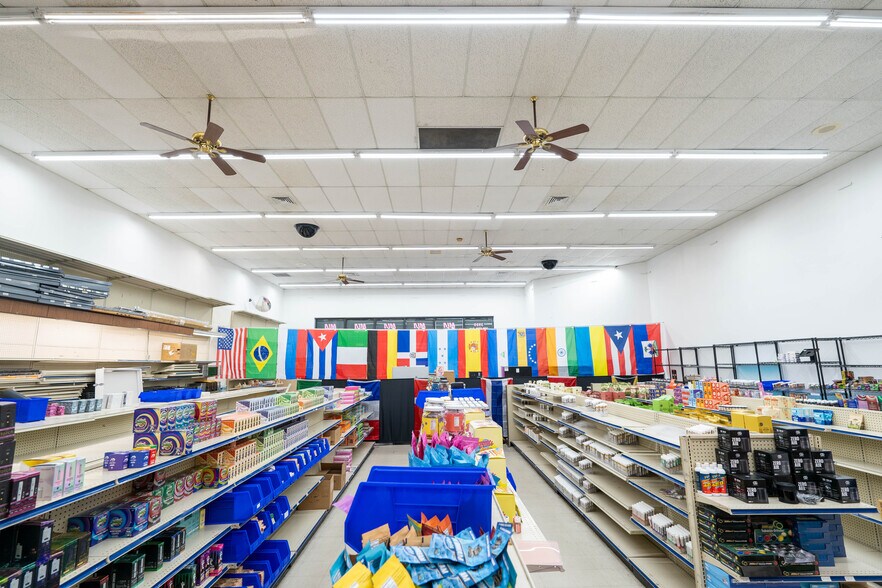 3500 NW 17th Ave, Miami, FL à louer - Photo intérieure - Image 2 de 8