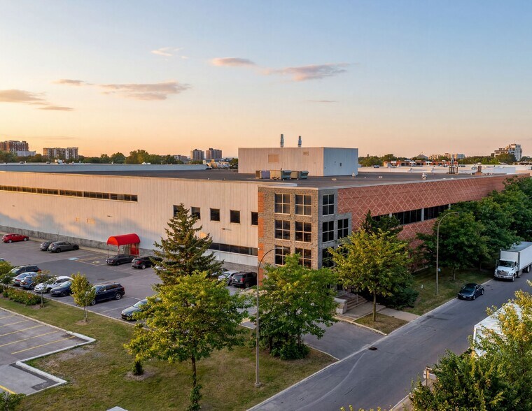 8275 Av Albert-Louis-Van Houtte, Montréal, QC for sale - Building Photo - Image 2 of 15
