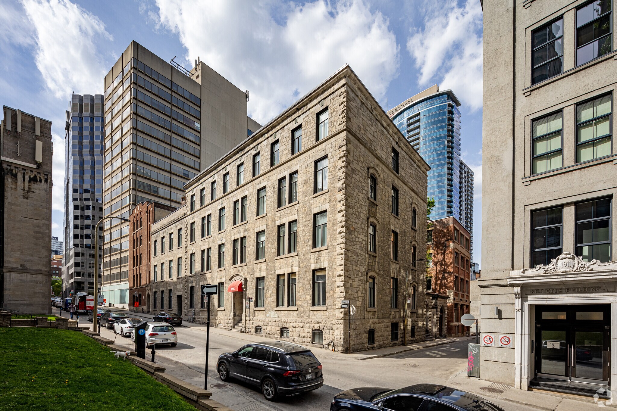 1095 Rue Saint-Alexandre, Montréal, QC for sale Primary Photo- Image 1 of 1