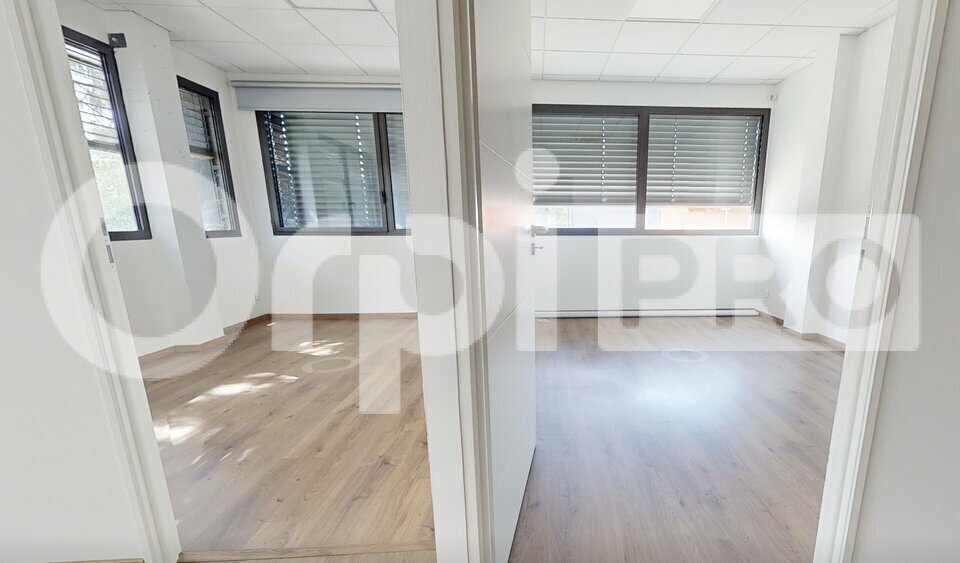 Office in CIVRIEUX-D'AZERGUES for lease Interior Photo- Image 1 of 3