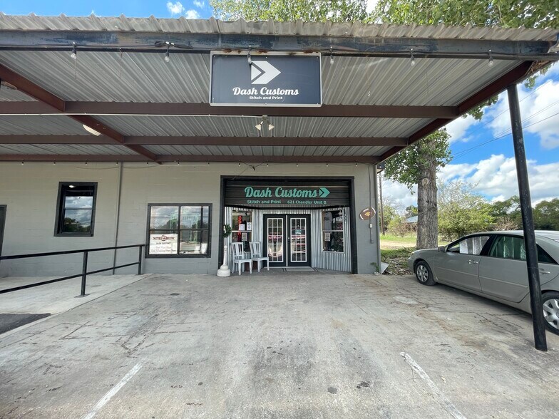 621 Chandler St, Blanco, TX à louer - Photo du bâtiment - Image 3 de 5