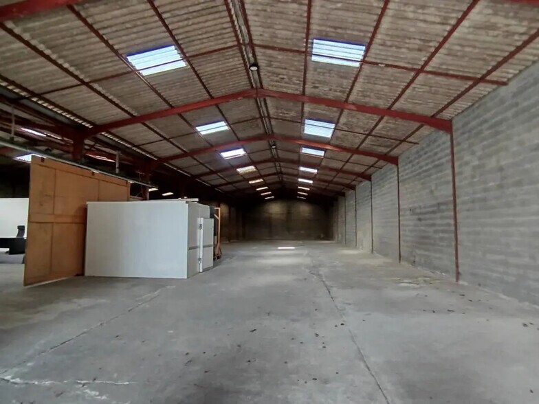 Flex in Saint-Alban for lease - Building Photo - Image 2 of 12