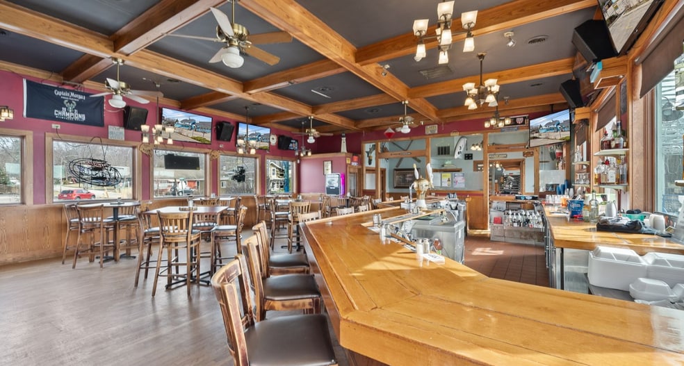 511 Wilmot Ave, Twin Lakes, WI for lease - Interior Photo - Image 2 of 7