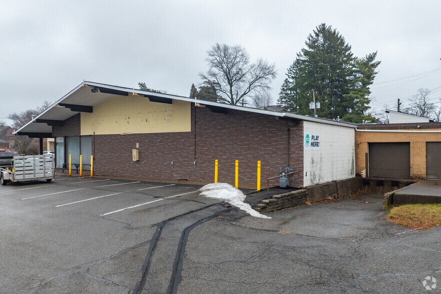 631-649 Old Clairton Rd, Pittsburgh, PA à louer - Photo du bâtiment - Image 2 de 4