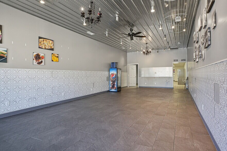 105 McCreary St, Fort Branch, IN à vendre - Photo du bâtiment - Image 3 de 24