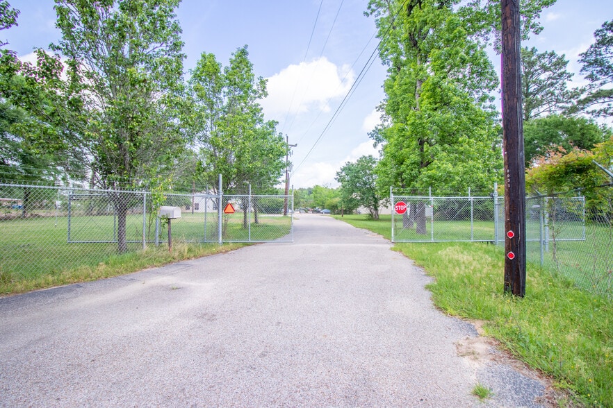 805 Hilbig Rd, Conroe, TX for sale - Primary Photo - Image 1 of 9