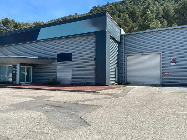 Flex dans Gémenos à louer - Photo du bâtiment - Image 1 de 3