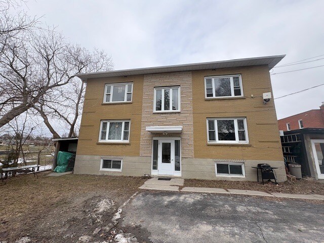 28 McColl St, Trenton, ON à vendre - Photo du bâtiment - Image 3 de 14