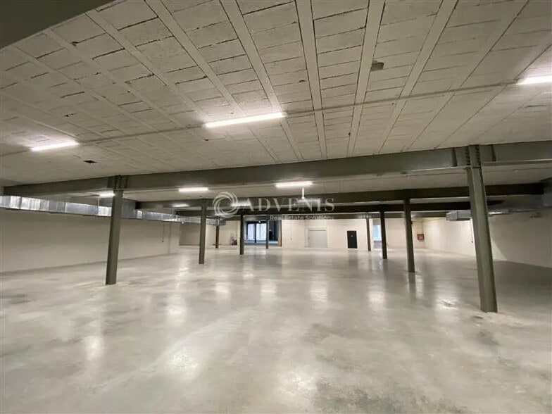 Flex in Montreuil for sale - Interior Photo - Image 3 of 9