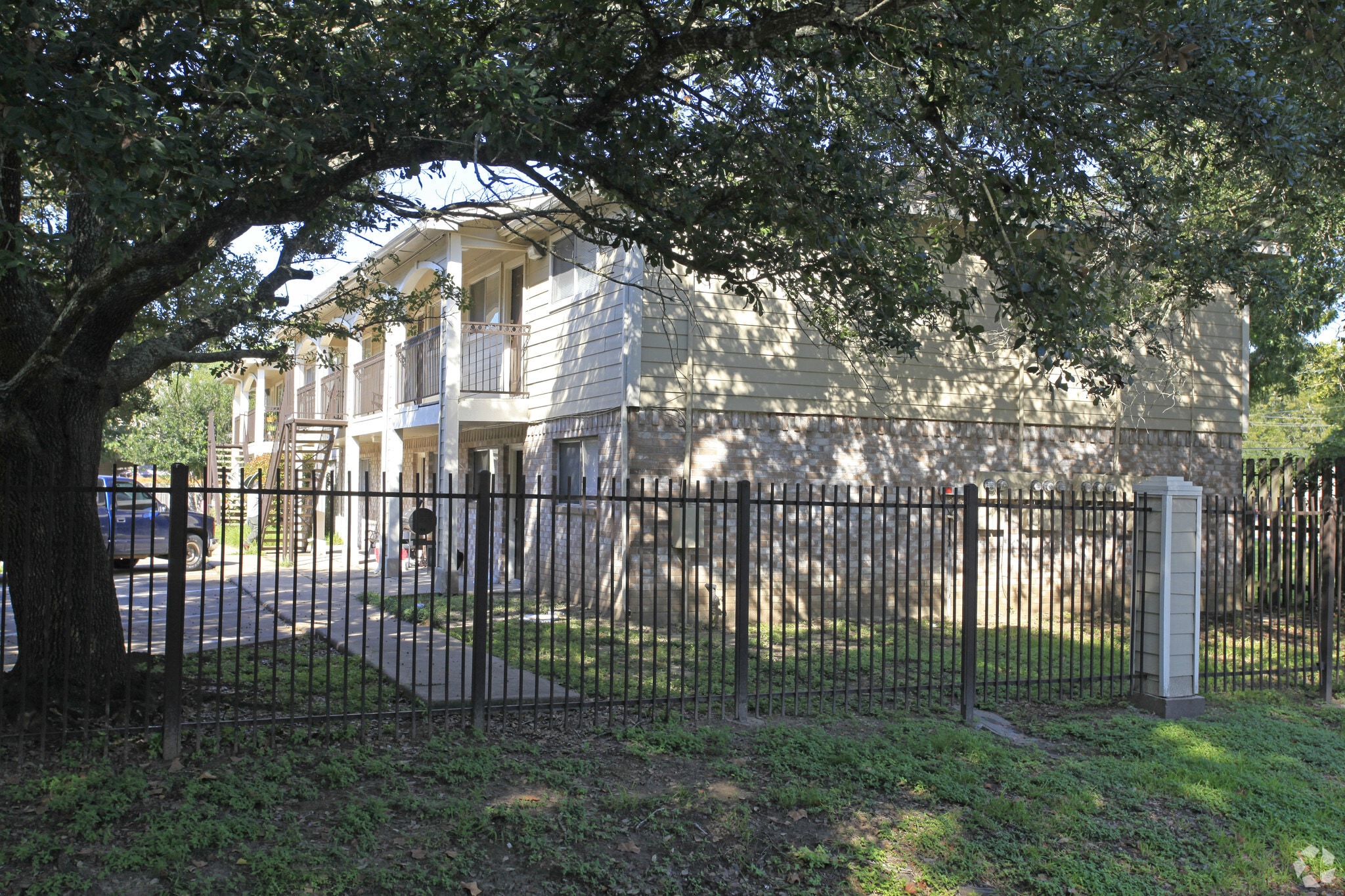 404 W Coombs St, Alvin, TX for sale Primary Photo- Image 1 of 3