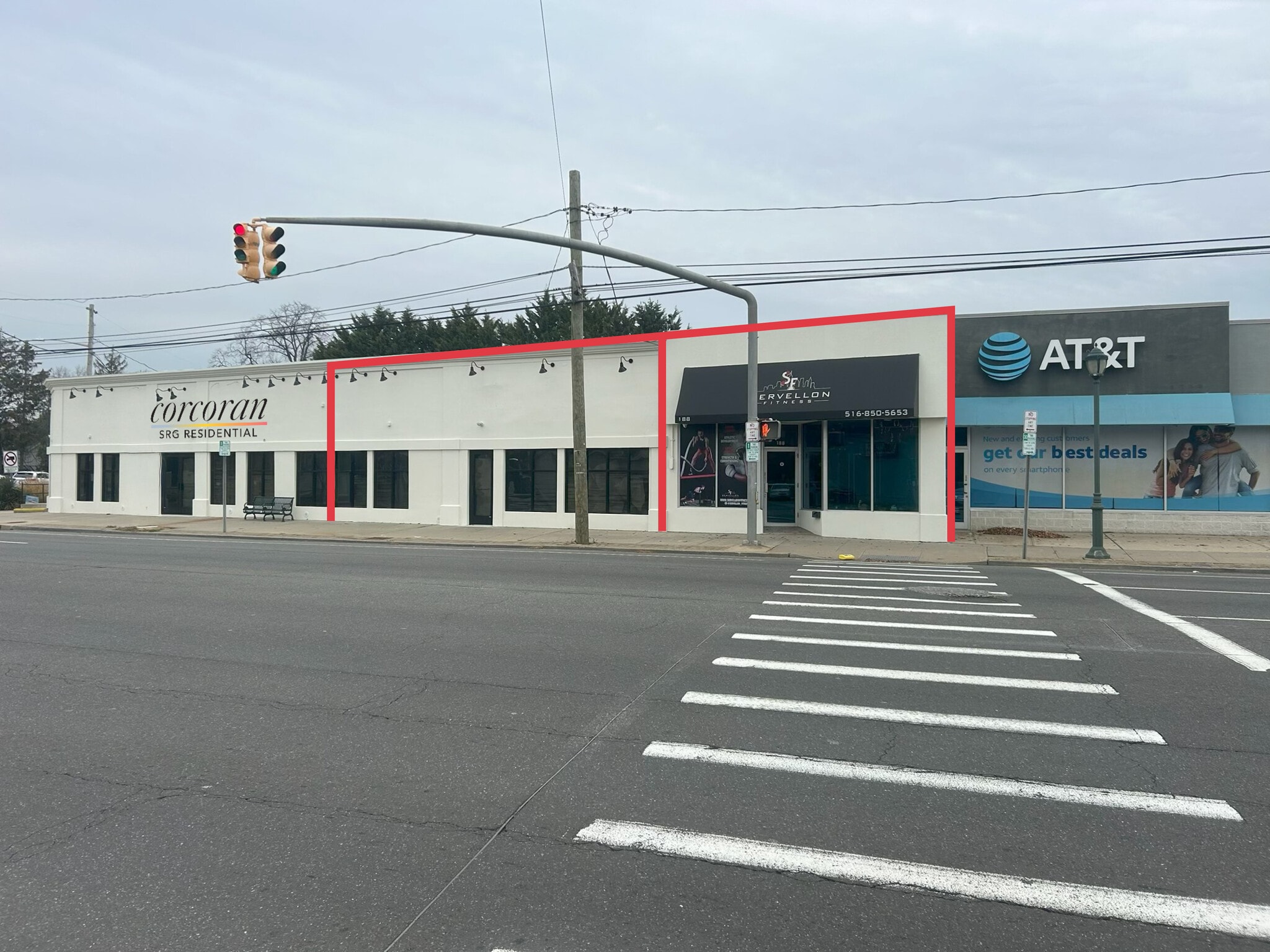 190-196 Merrick Rd, Merrick, NY for lease Building Photo- Image 1 of 17