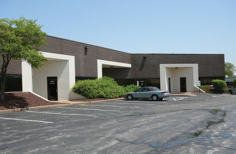 12153-12175 Bridgeton Square Dr, Bridgeton, MO for sale - Building Photo - Image 1 of 6