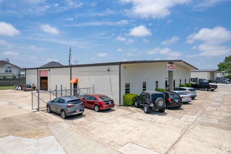 11111-11115 Jones Rd W, Houston, TX à louer - Photo du bâtiment - Image 3 de 4