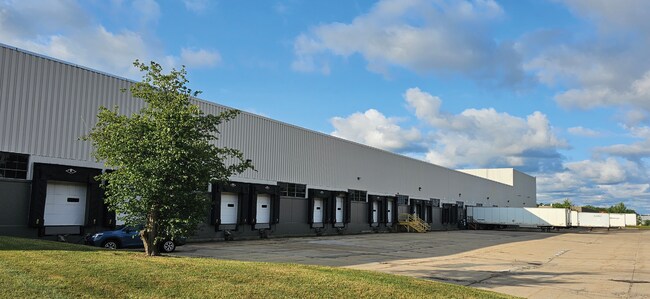 Plus de détails pour 7800 Tyler Blvd, Mentor, OH - Bureau, Industriel à louer