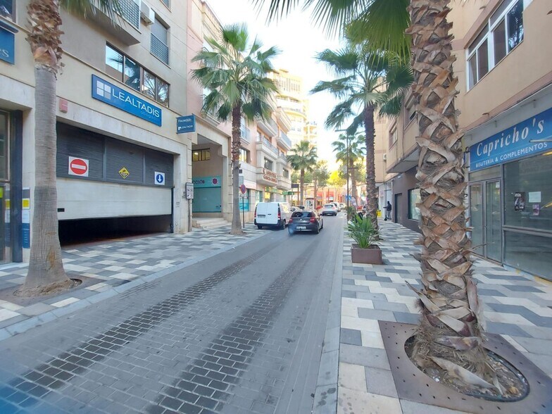 Office in El Ejido, Almería for sale - Primary Photo - Image 1 of 26