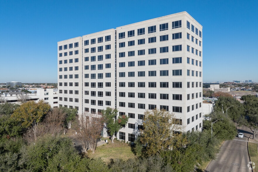 9800 Centre Pky, Houston, TX for lease - Building Photo - Image 1 of 25