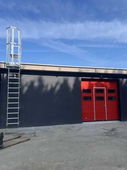 Flex dans Coignières à louer - Photo du bâtiment - Image 3 de 7